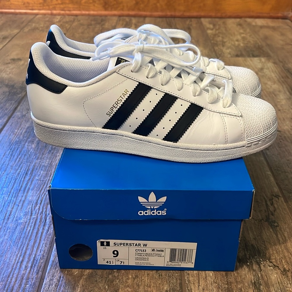 Women’s Adidas Superstar Size 9